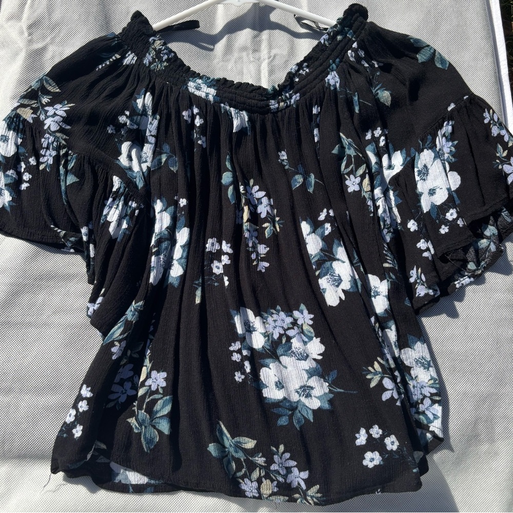 Black flowy Hollister top